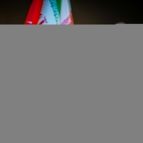 با مُشت گره کرده