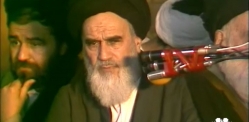 بخشی از فیلم سخنرانی در جمع مردم (نتایج مبارزات ملت- تاکید بر «جمهوری اسلامی»)